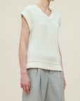 Logan V-Neck Vest in Slub Cotton