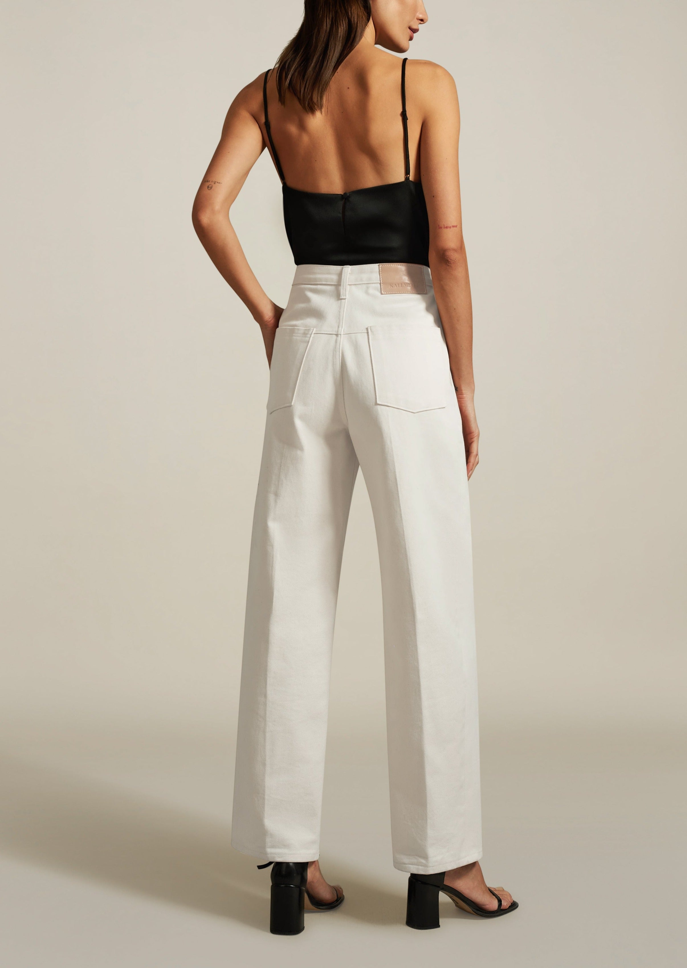 【関税込み】Kallmeyer ベージュ Column Leg ジーンズ Kallmeyer: Beige Column Leg Jeans | SSENSE