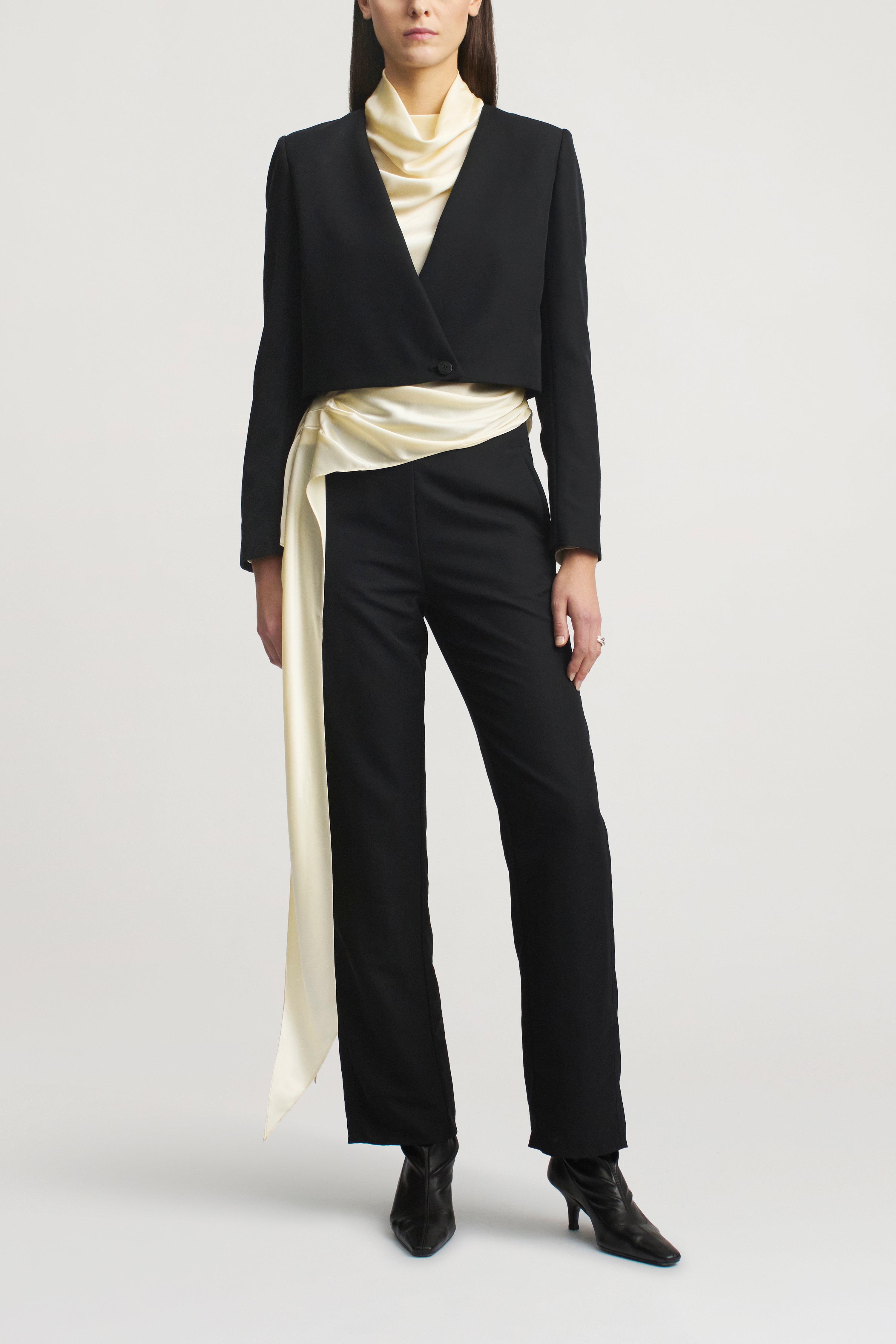 Astrid Cropped Blazer in Wool Gazar