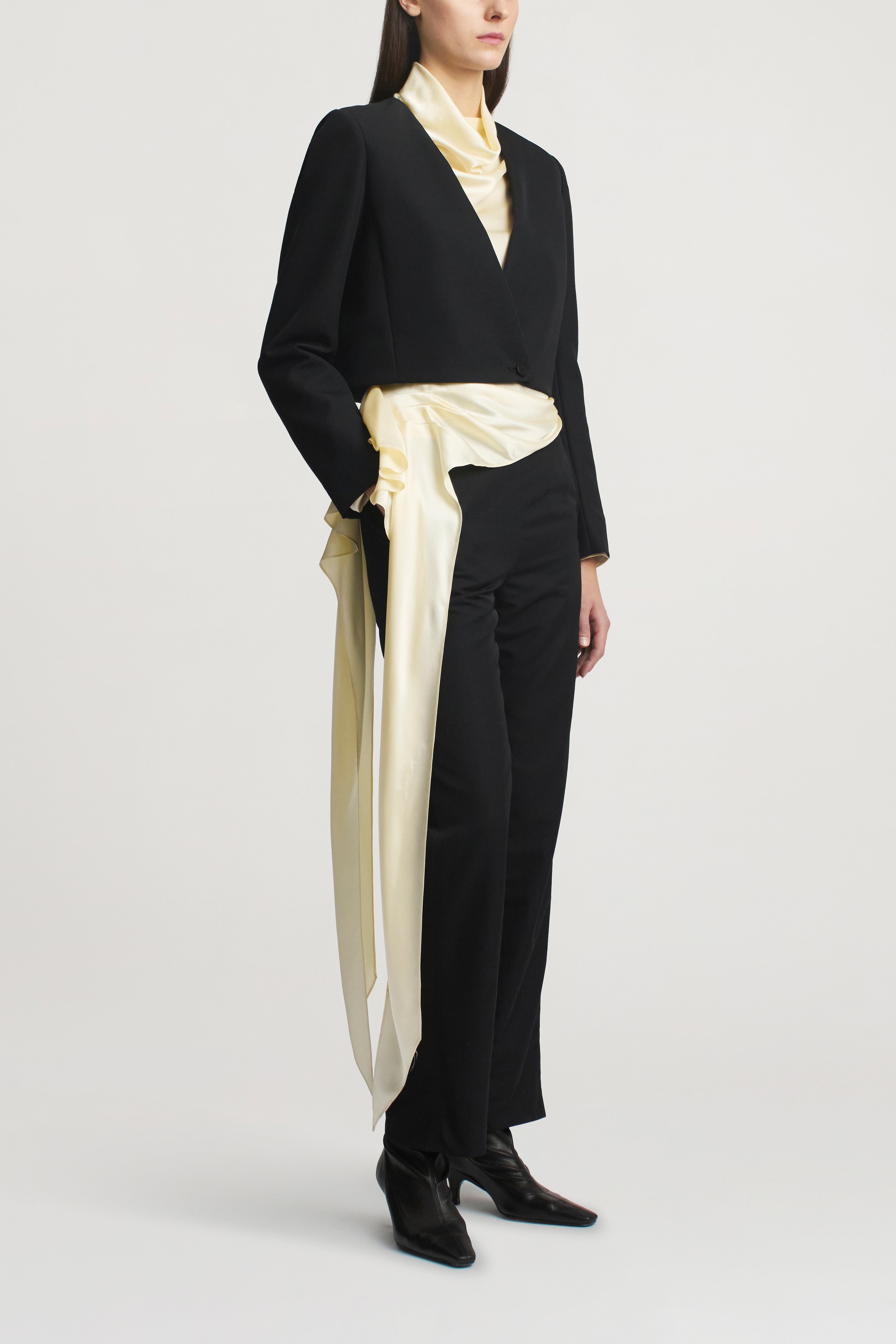 Astrid Cropped Blazer in Wool Gazar
