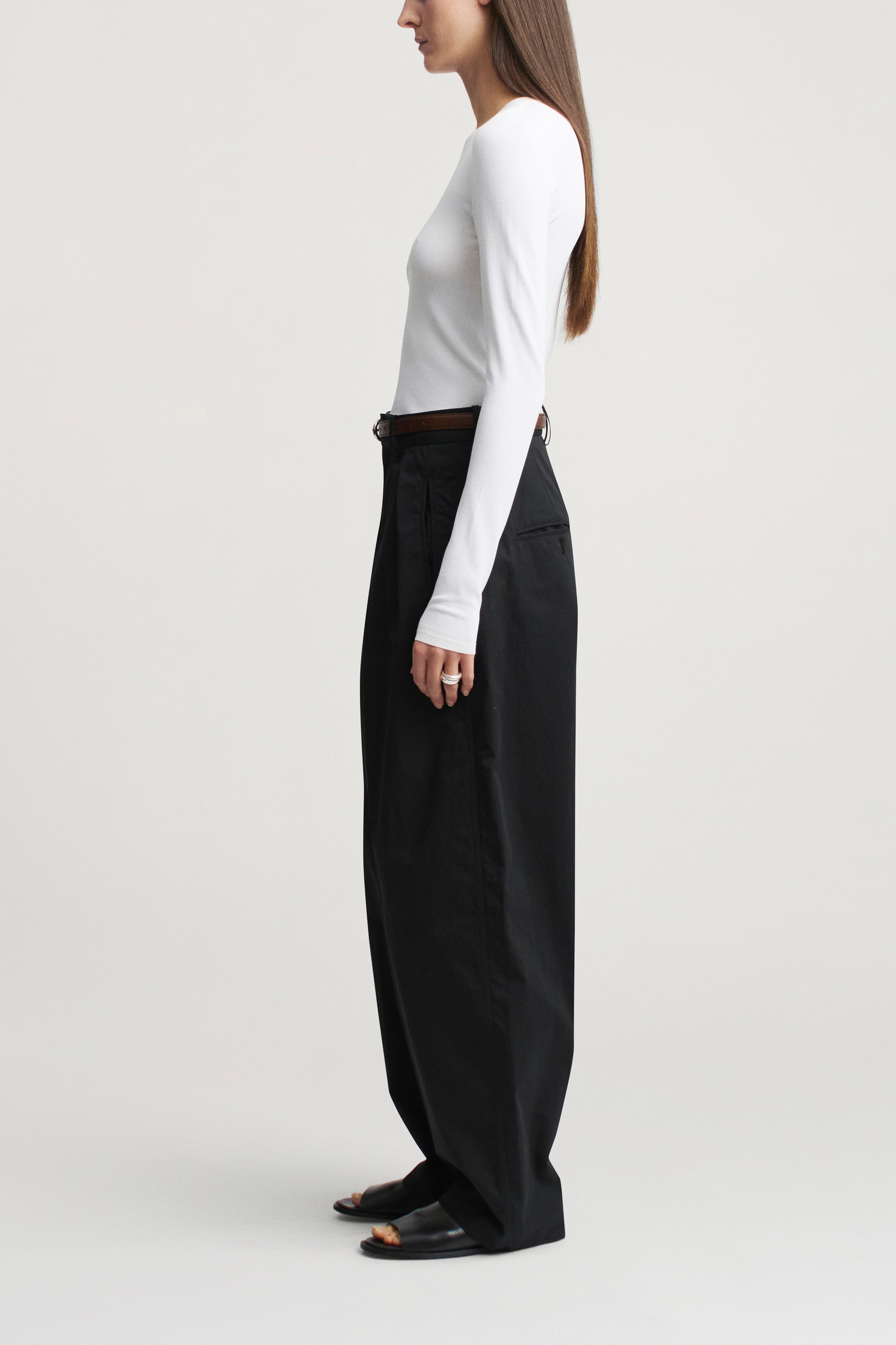 Joel Pleated Trouser in Starched Poplin
