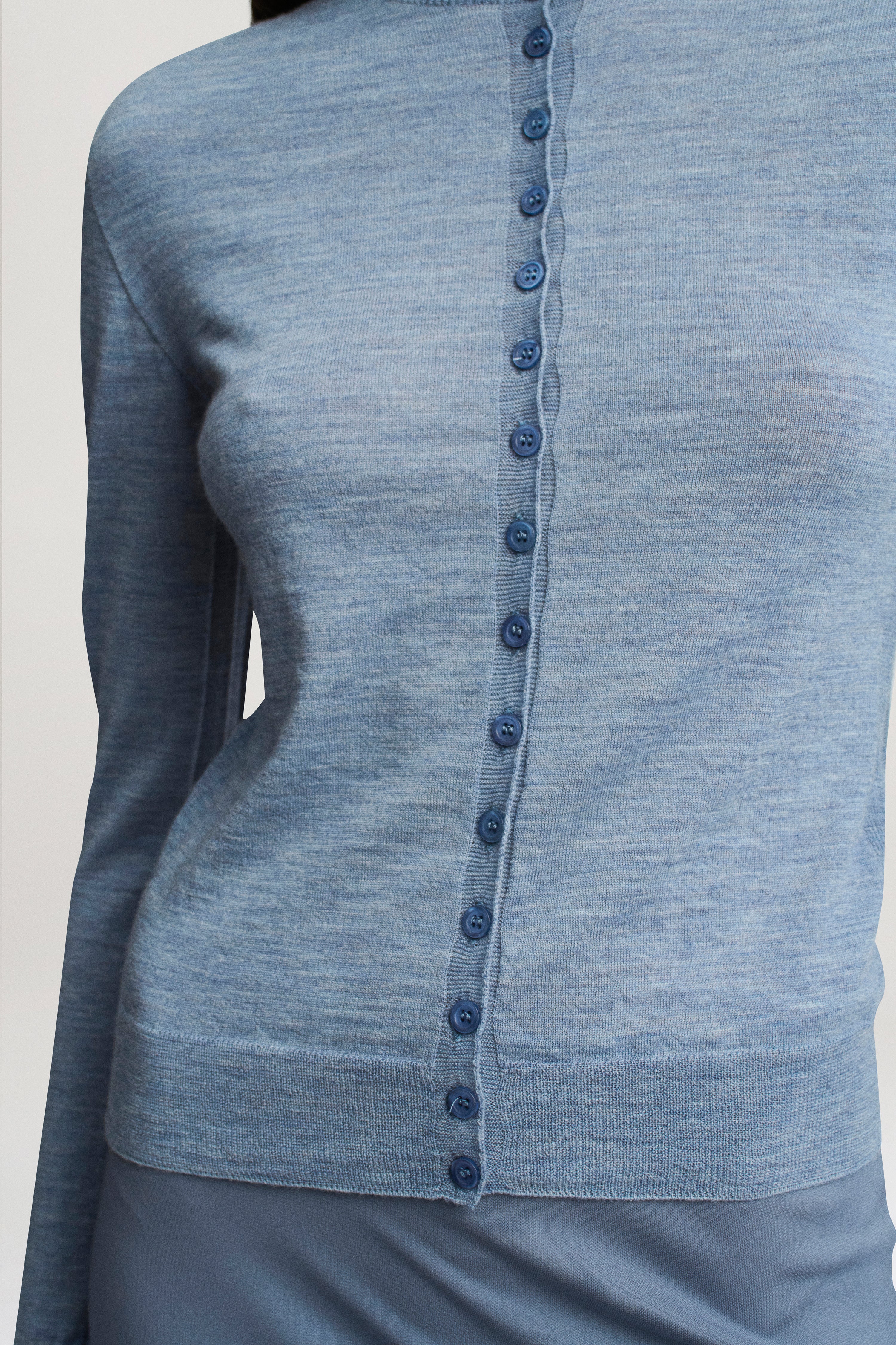 Crosby Seamless Cardigan in Superfine Merino