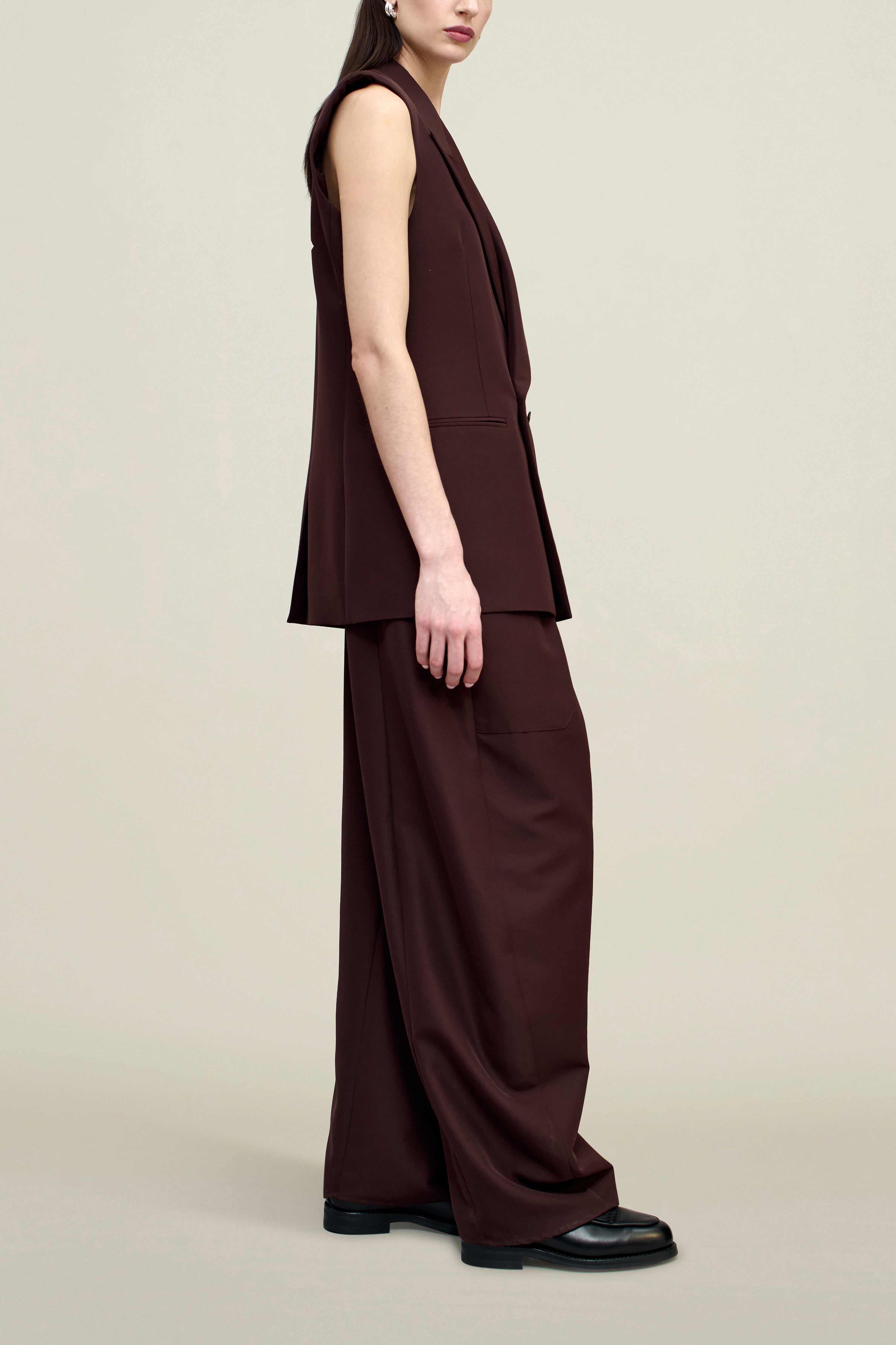 Deon Sleeveless Blazer in Gazar Suiting