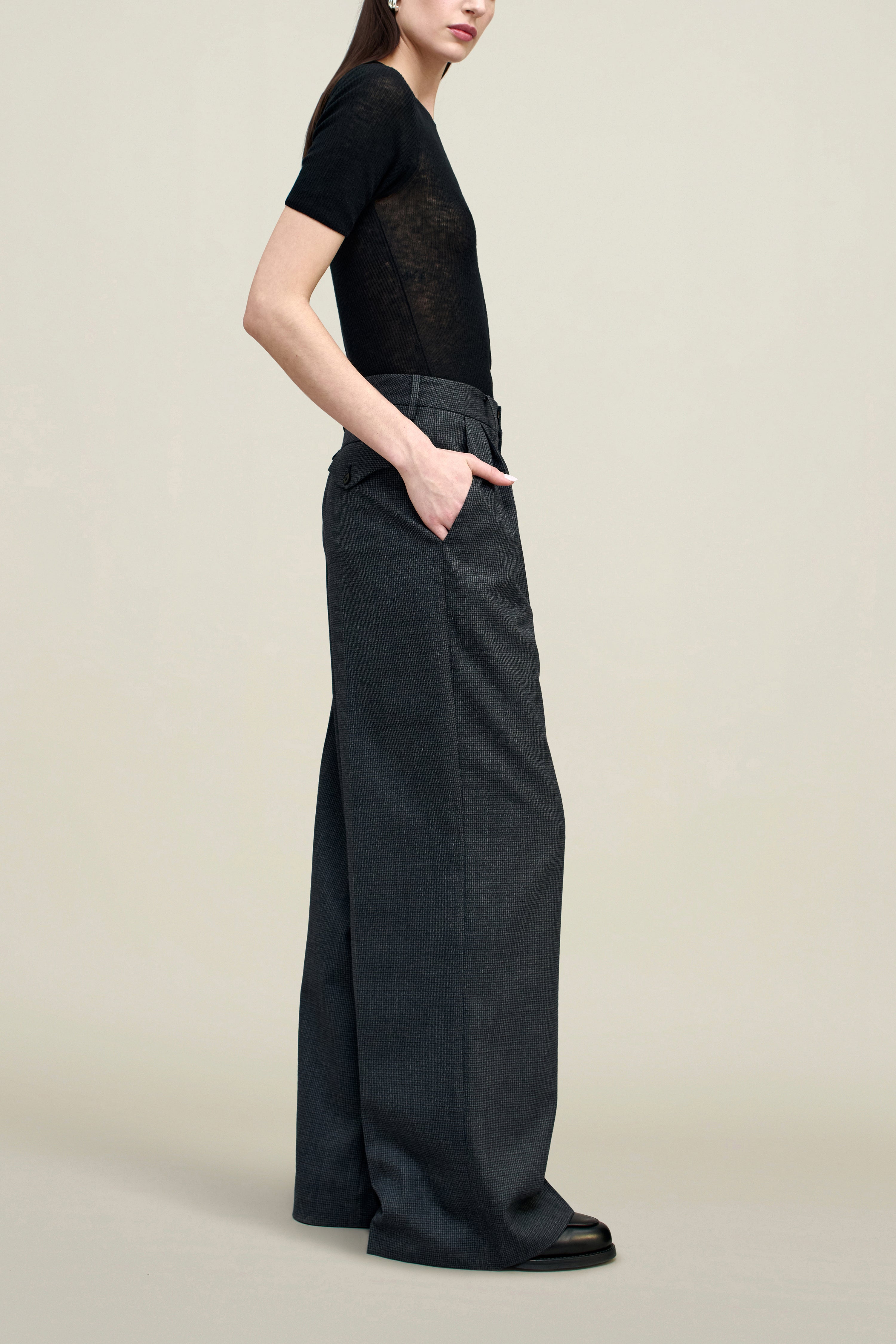 Roxana Low-Rise Trouser in Light Wool Suiting
