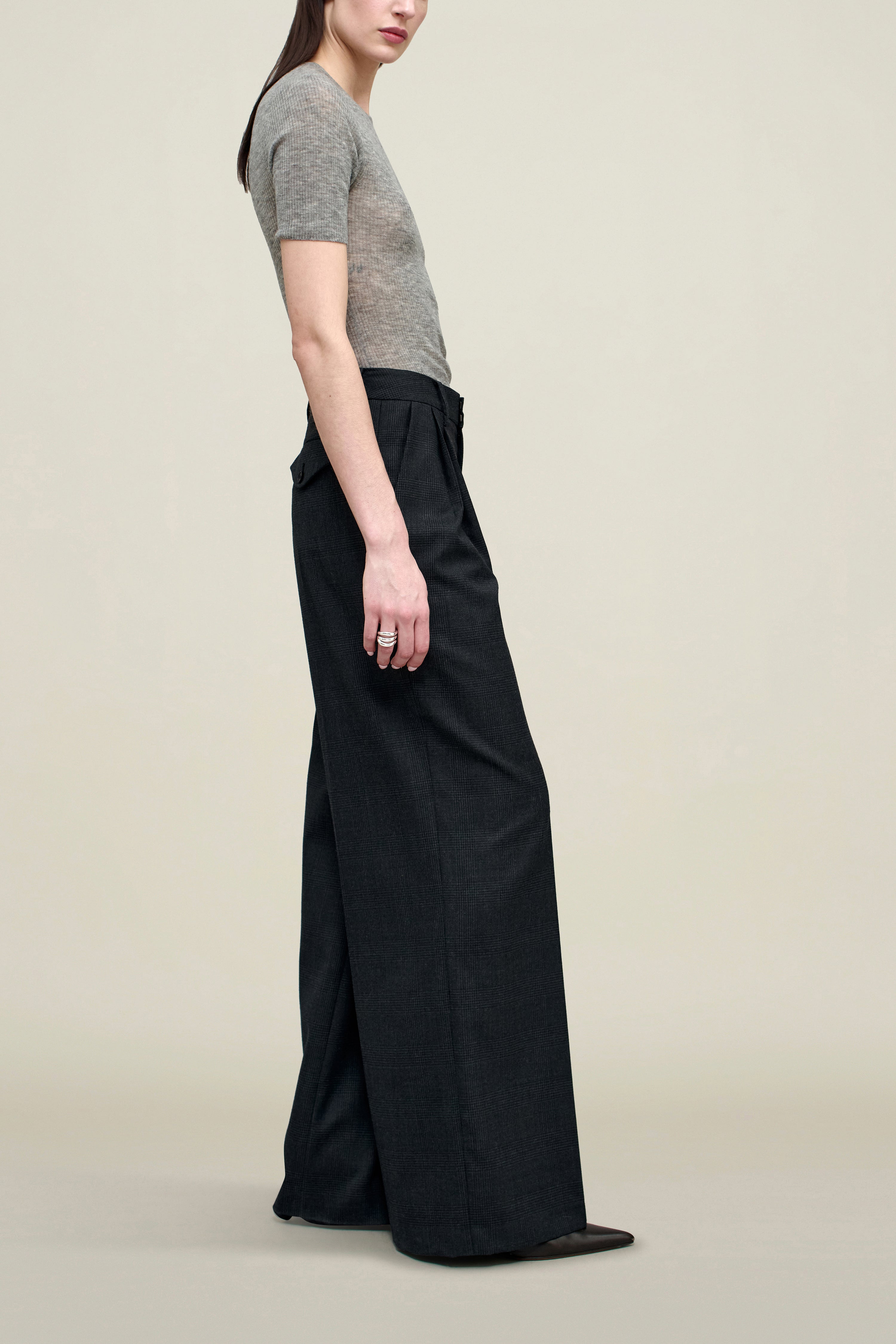 Roxana Low-Rise Trouser in Light Wool Suiting