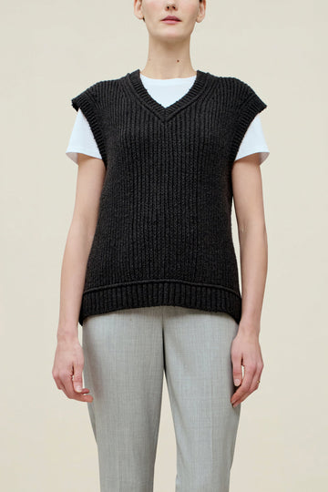 Logan V-Neck Vest in Slub Cotton