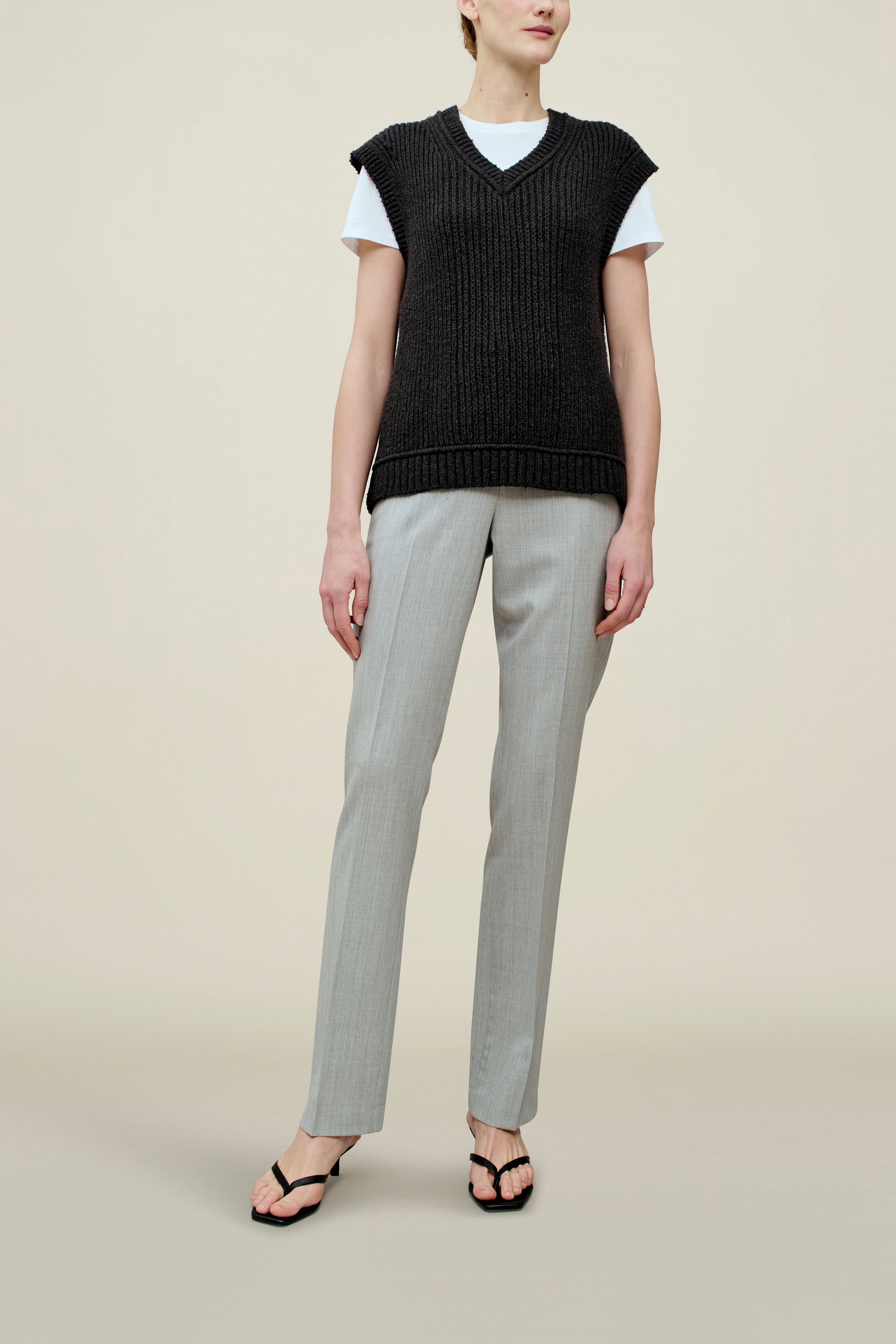 Logan V-Neck Vest in Slub Cotton