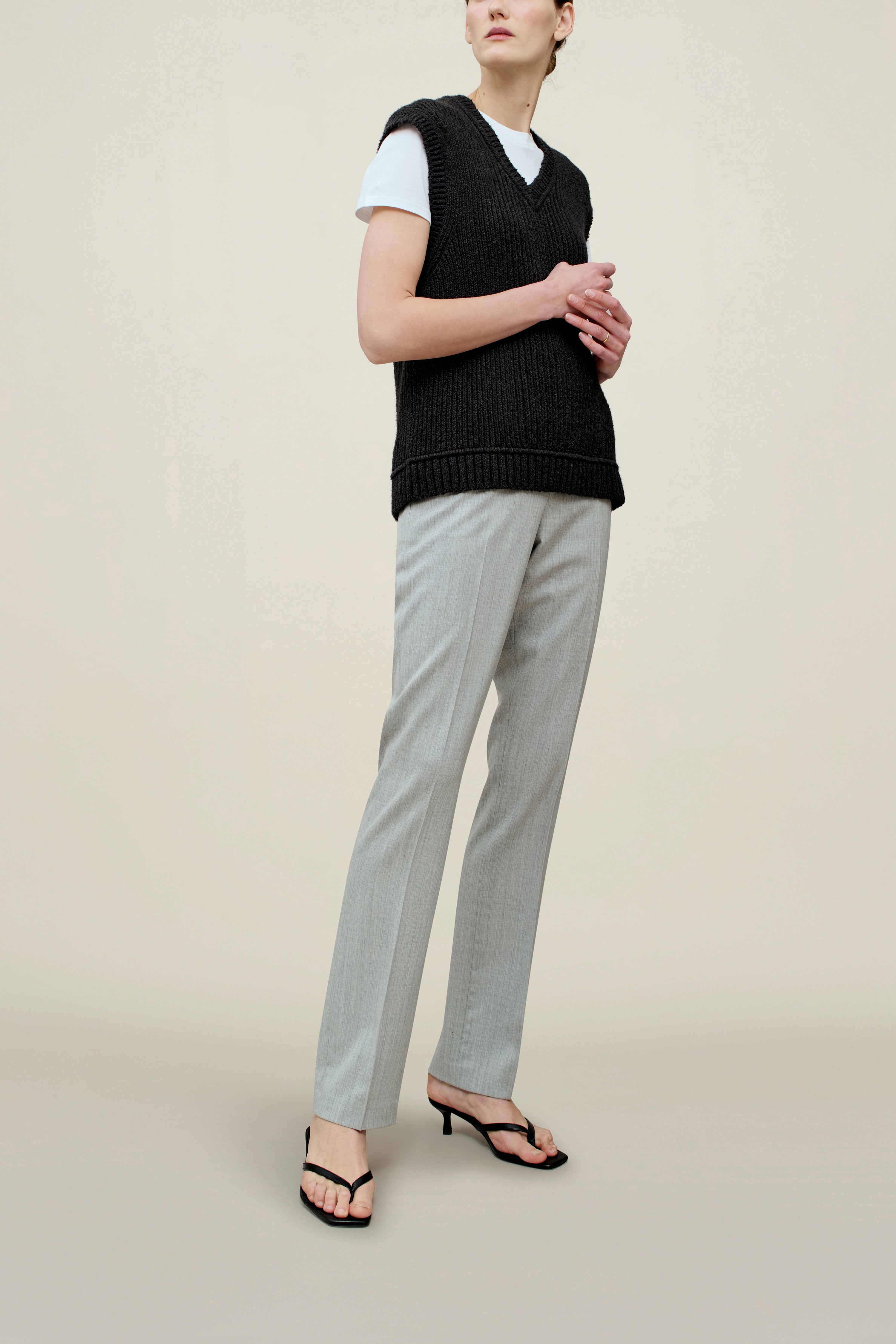 Logan V-Neck Vest in Slub Cotton