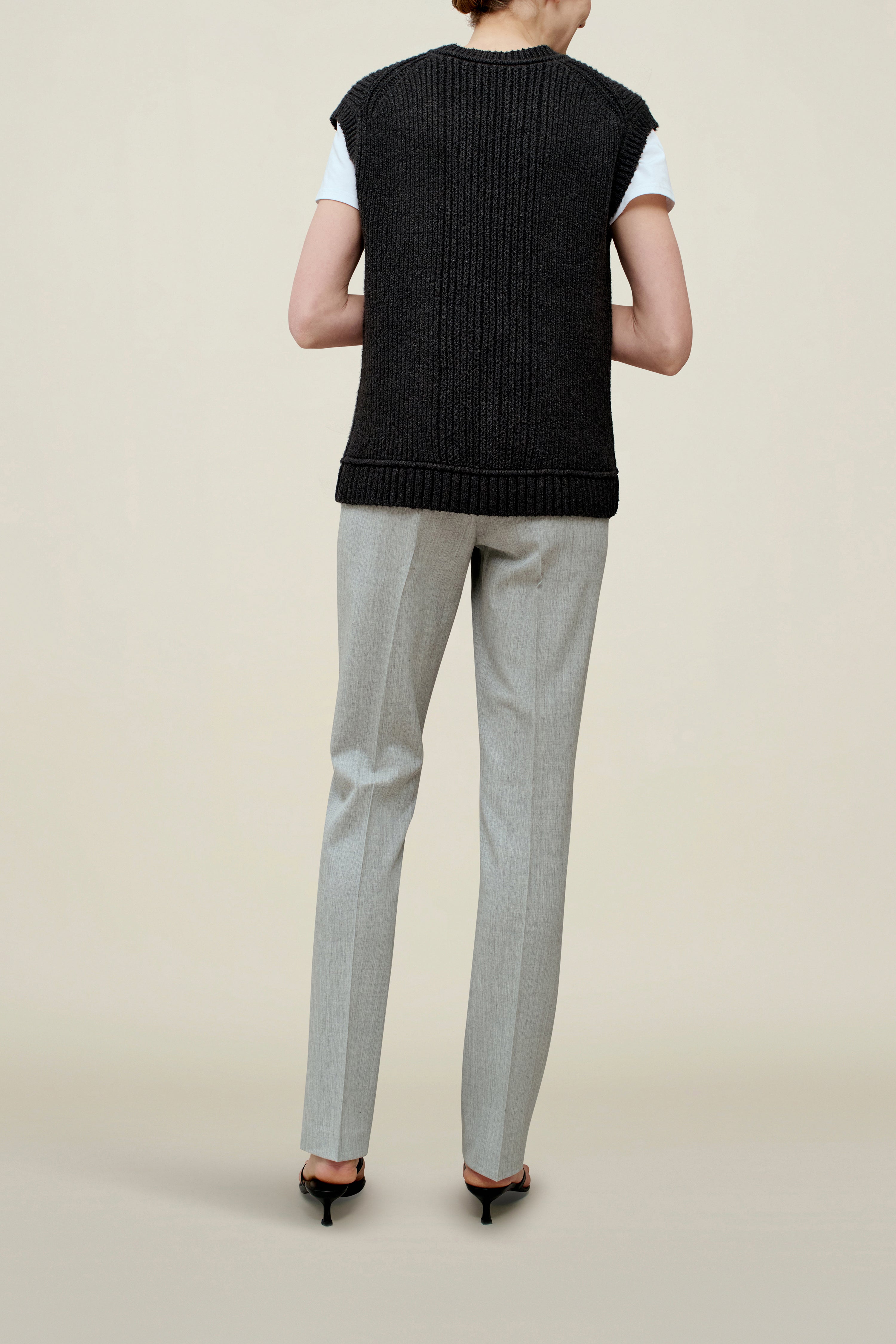 Logan V-Neck Vest in Slub Cotton