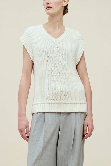 Logan V-Neck Vest in Slub Cotton