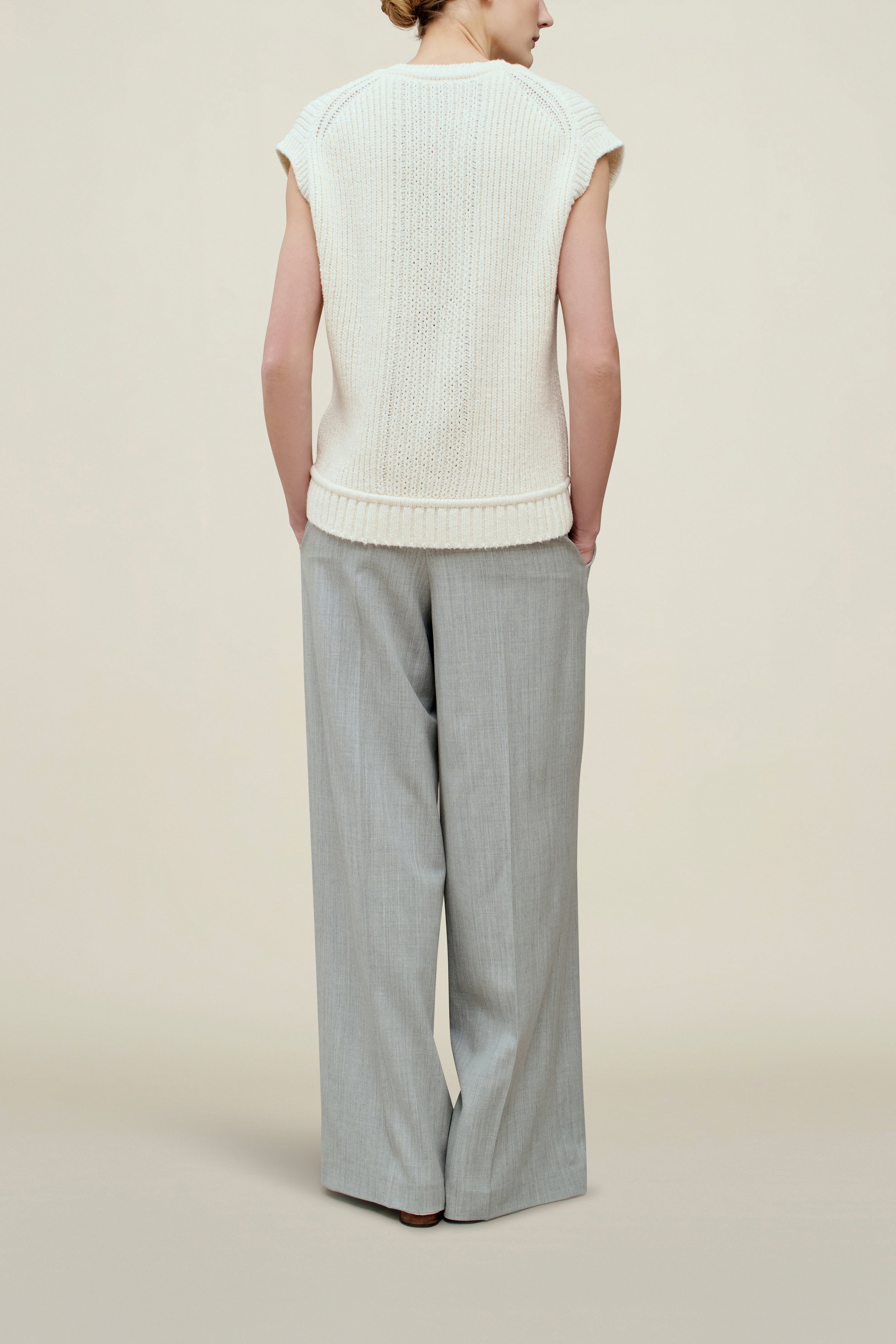 Logan V-Neck Vest in Slub Cotton