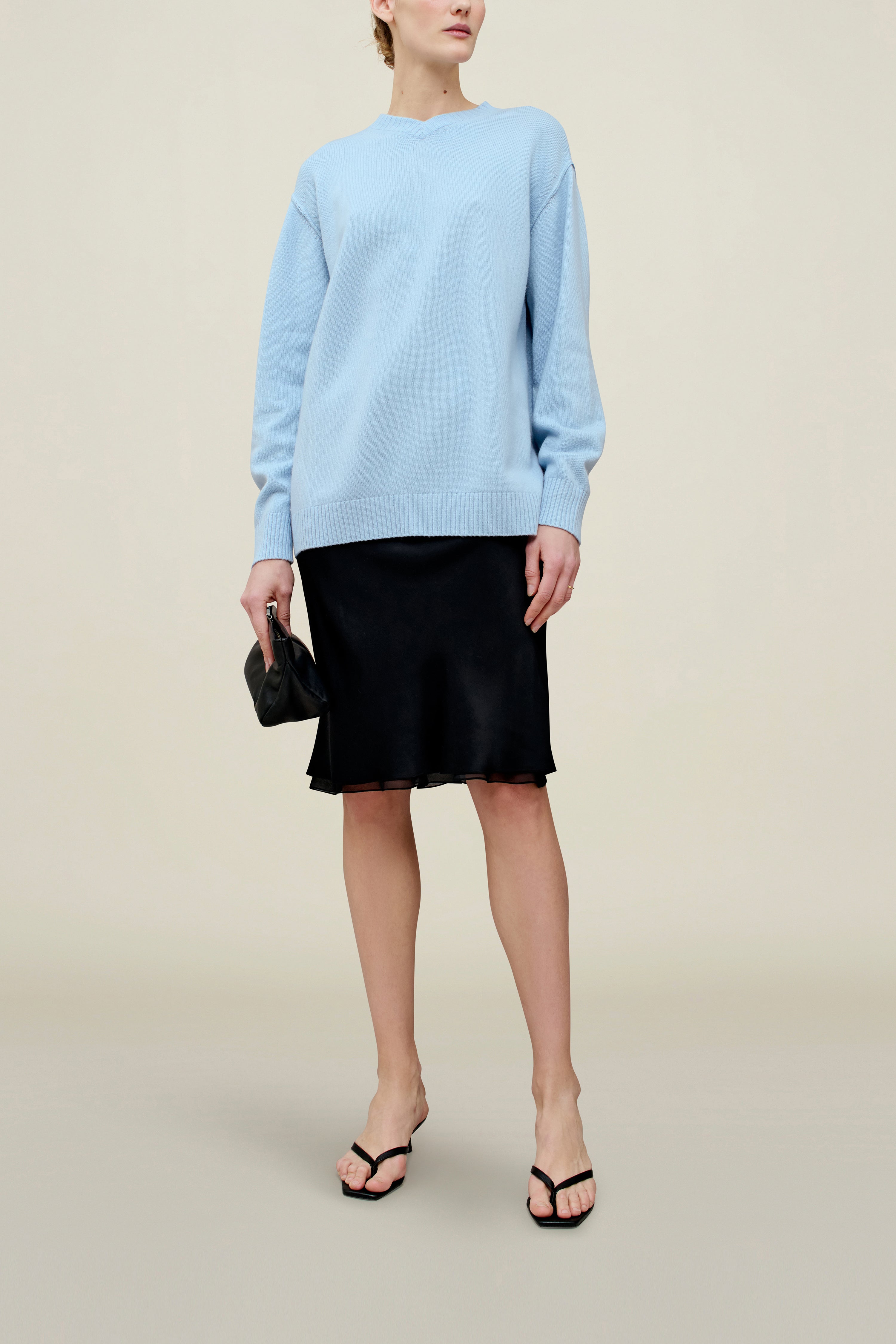 Lena Cashmere V-Neck in Cashmere Blend